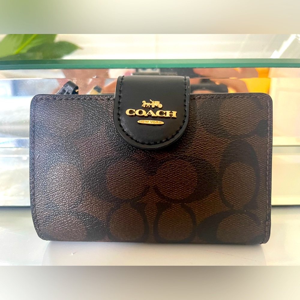 Brand New Brown Coach Snap Wallet Medium